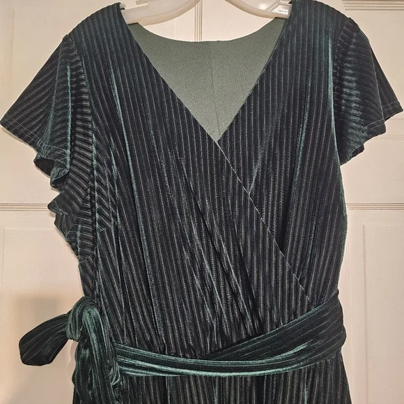 Emerald Green Velvet Striped Dress - Picture 3 of 6